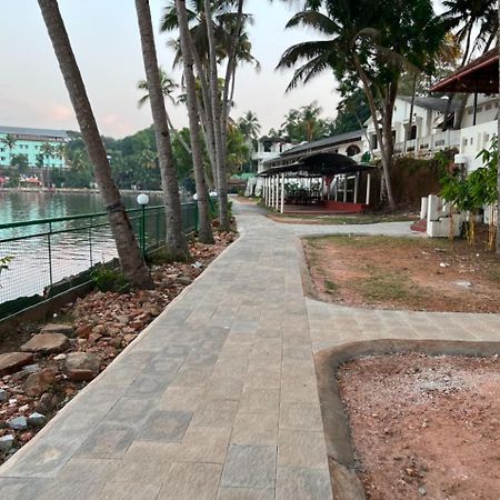 Jaladarshini Lakeside Gardens Bed & Breakfast Kollam Luaran gambar