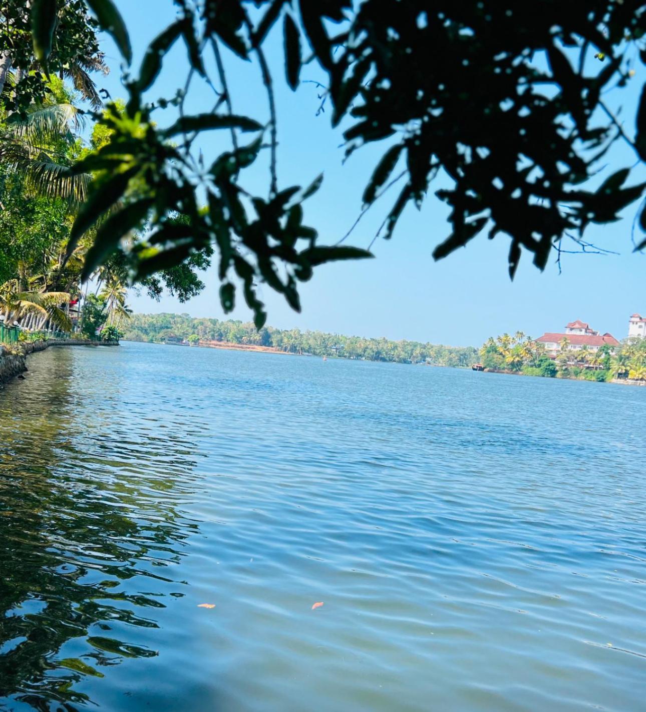 Jaladarshini Lakeside Gardens Bed & Breakfast Kollam Luaran gambar