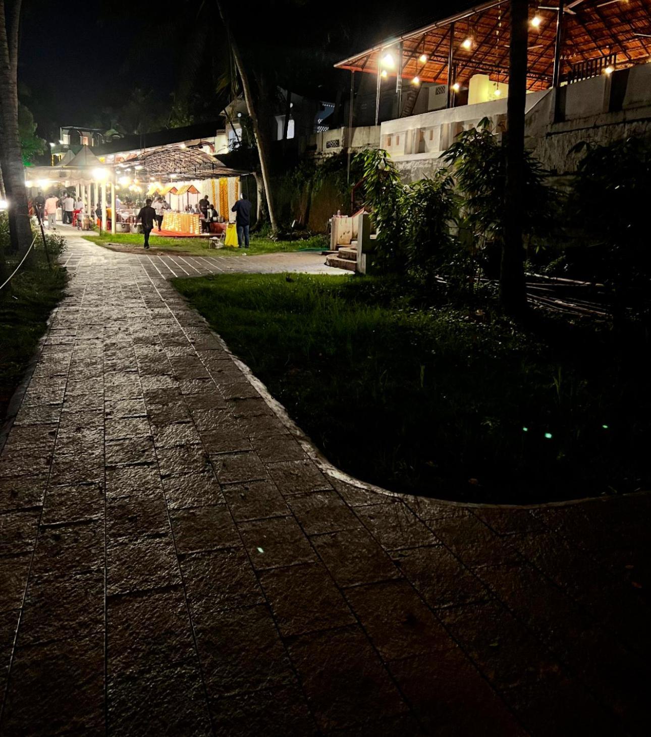 Jaladarshini Lakeside Gardens Bed & Breakfast Kollam Luaran gambar